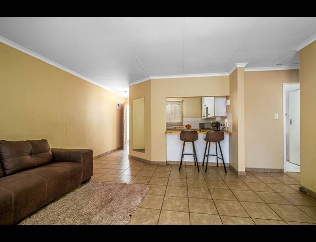 2 BEDROOM TOWNHOUSE FOR SALE IN SUNDOWNER
